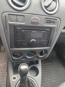 Ford  Fusion 1,4 - 6