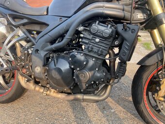 Triumph speed triple 1050 - 6