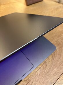 MacBook Air 13" M2 / 16GB RAM / 256GB HD / 8×CPU / Šedý - 6