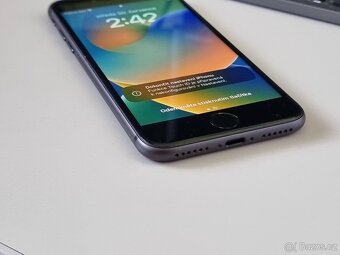 Apple iPhone 8 černý 64 GB - 6
