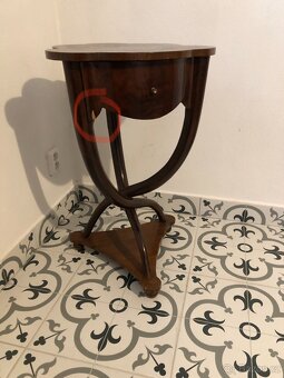 Starožitná křesla a stolek - 6