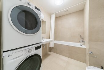 Кімната з пропискою для пари або 2 дівчат — Vysočany - 6