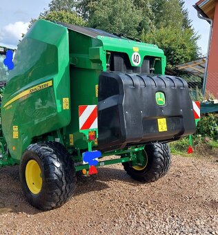 John Deere V451M - 6