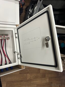 PYLONTECH slučovač pro 3 bateriové věže - 6