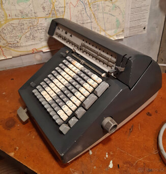 Funkční elektromechanická kalkulačka Nisa PK5 z roku 1974 - 6