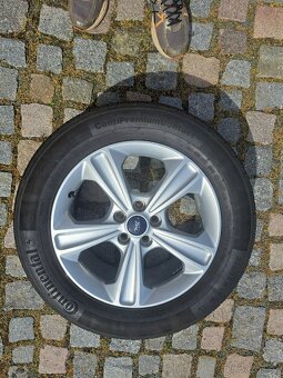 Prodám čtyři 17" disky s letními pneu 235/55 Ford - 6