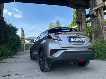 Toyota C-HR Hybrid 1.8 e-CVT, r. 2019 – perfektní stav, spol - 6