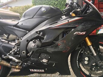 Yamaha R6 - 6