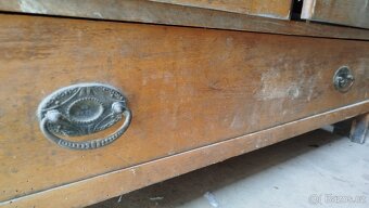 Dřevěná skříň - 6