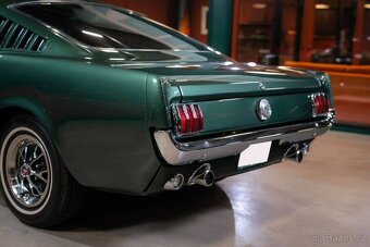 Ford Mustang Fastback z roku 1966 - 6