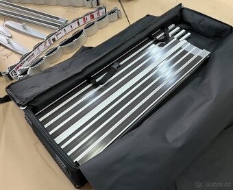Flexibilní výstavní systém - stěna ISOframe® Midi Wave 14 - 6