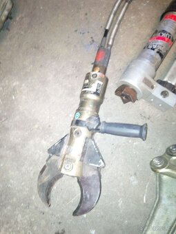 Hydraulická benzínová jednotka s vyprošťovacími kleštěmi - 6