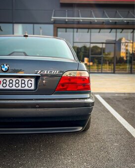 BMW E38 740iL - 6