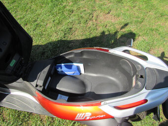 Prodám skútr Piaggio MP3 300 LT, řidičák B, jen 14 tis. km - 6