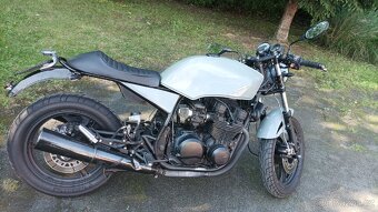 Kawasaki GPZ 750 _ café racer - 6
