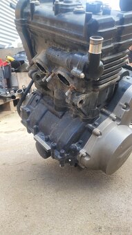 Motor CFMoto 650MT - 6
