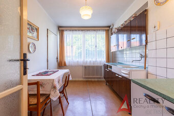 Prodej rodinného domu v Kroměříži s garáží a krásnou zahrado - 6