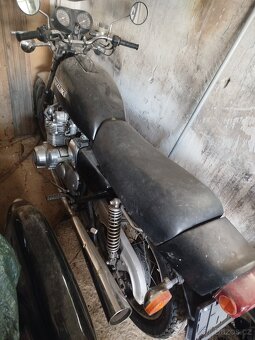 Suzuki GS 750 - 6
