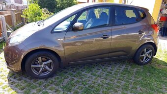 KIA VENGA 1,4 CVVT; 90Ps; najeto pouze 20.600km - 6