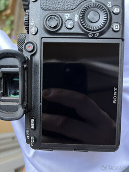 Skvělý Sony Alpha 7 III včetně zoom objektivu FE 24-105 mm F - 6