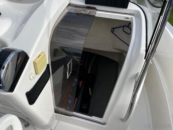 Loď Quicksilver Commander 555 - 6