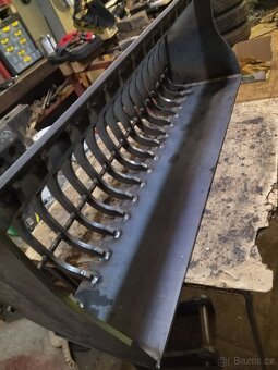 příslušenství k bagrům,trny,prosívací lžíce,hrábě - 6