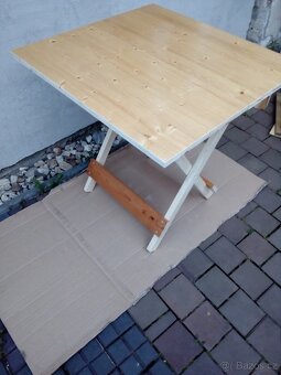 Prodám skládací stůl ze dřeva 75x80 - 6