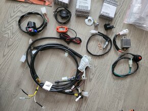 KTM EXC - elektrika,konektory piny zásuvky 2T 4T - 6