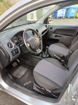 Ford Fusion 1.6 tdi 2008 50kw,,automat ,na ND nebo opravu - 6