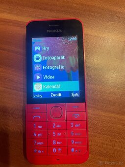 Nokia 220 4G Dual SIM-poškozený kryt - 6