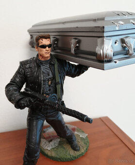 Vzácná figurka T-850 Terminator s rakví od firmy McFarlane - 6