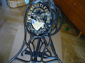 Starožitný lodičkový šicí stroj - KLENOTY S VŮNÍ OLEJE - 6