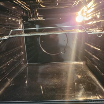 ČERVENÝ sklokeramický sporák Amica - 6