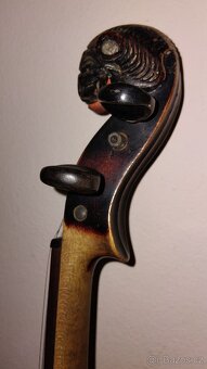 Housle s vyřezávanou hlavou - 6