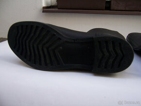 černé vysoké kožené boty č.8 (výška bot 35 cm) - 6