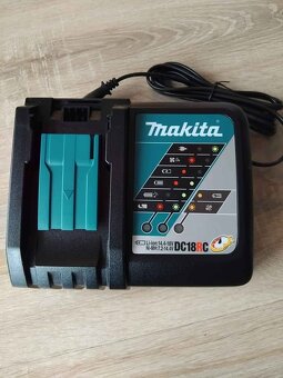 funkční makita - skoro nový set Aku vrtačky+rádio zachovalé - 6