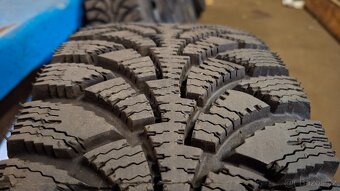 195/65/15 zimní na plechových discích - 6