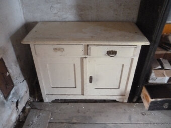 Stará dřevěná komoda / skříňka - 6