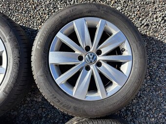 Alu orig letni sada Volkswagen 5x112 7J ET45 215/55 R16 M - 6