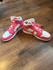 Boty NIKE AIR JORDAN 1MID(GS) velikosti 38.5 EUR - 6