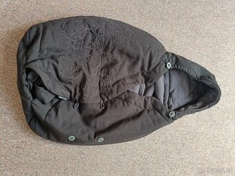 Autosedačka MaxiCosi (Pebble a Pearl) + základna Familyfix - 6