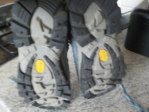 Prabos kvalitni outd boty vibram + goretex vel 38,5 - 6