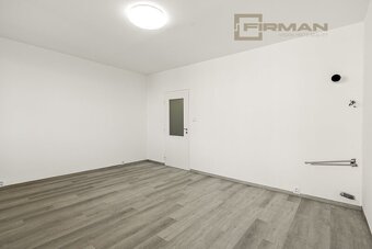 Prodej 1kk po rekonstrukci s nadstandardní lodžií a krásným - 6