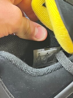 Air Jordan 4 Retro "Thunder" - 6