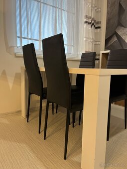 Jídelní stůl včetně židlí - 6