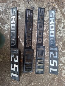 Skoda 130, 125 ; emblem 130 + lista pr.blatniku; emblem 125L - 6