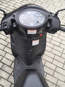 Suzuki sixteen UX 125 2013 - 6