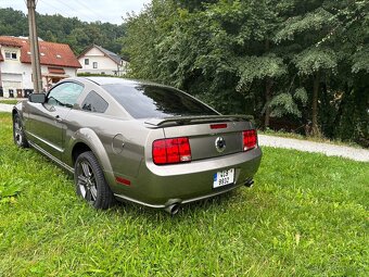 Ford Mustang 4,6 GT - 6