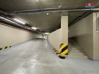 Pronájem 2x garážového stání, 25 m², Praha, ul. Korunní - 6