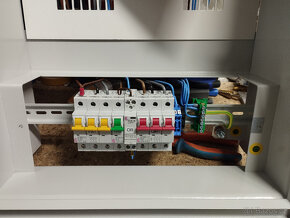 Prodám elektroměrový rozváděč s přípravou pro FVE - 6